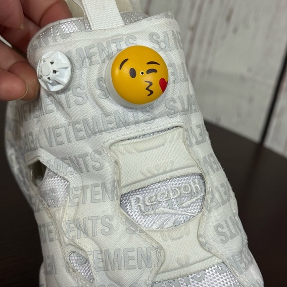 VETEMENTS X REEBOK instapump fury OG emoji white sneakers Men’s 6 Women’s 7 GUC - Picture 3 of 17